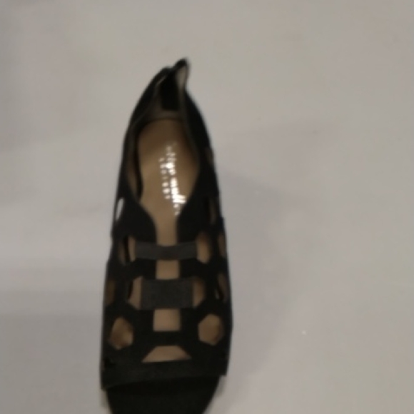 Bettye Muller Black Cutout Heels - Picture 1 of 6